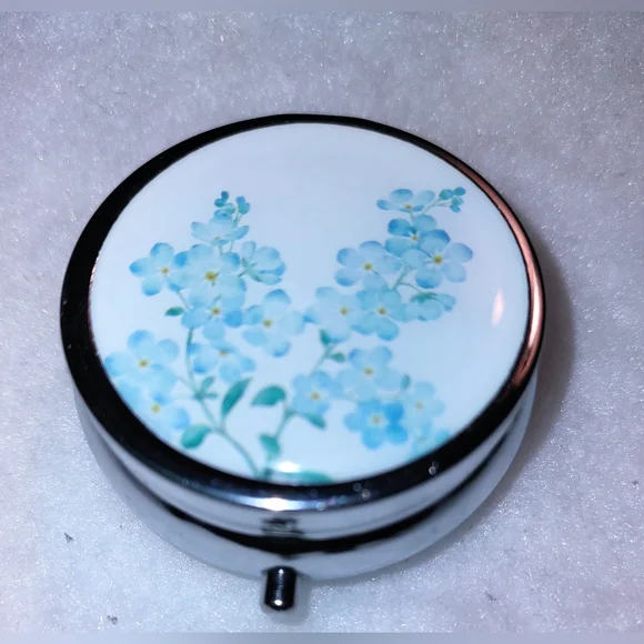Round Mini Floral Pill Box Case - Picture 10 of 15